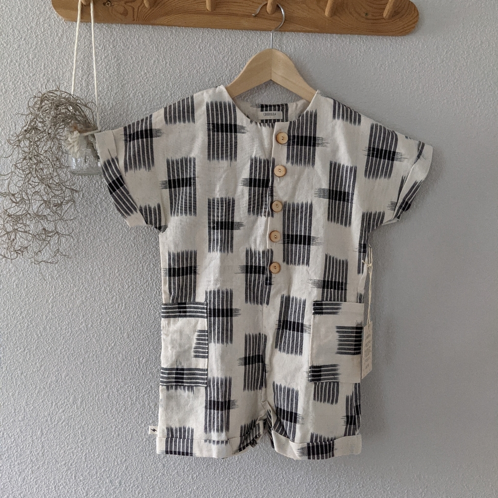 Chaboukie romper 5T black and white